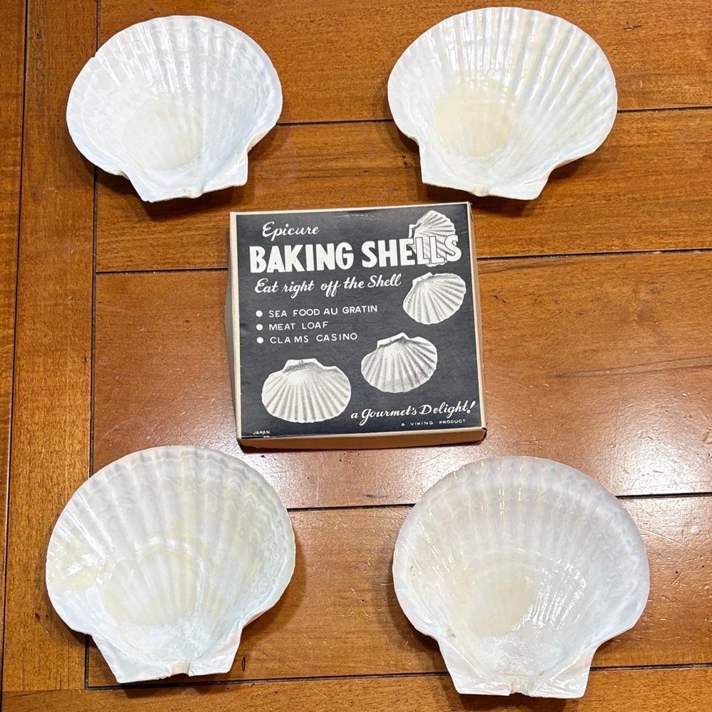 VINTAGE Baking Shells, Set of 4, in Original Box